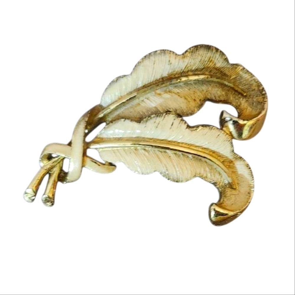Vintage Goldtone and Cream Leaf Brooch